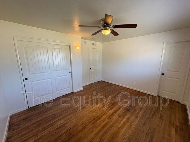 Foto del edificio - 4327 W School Ave