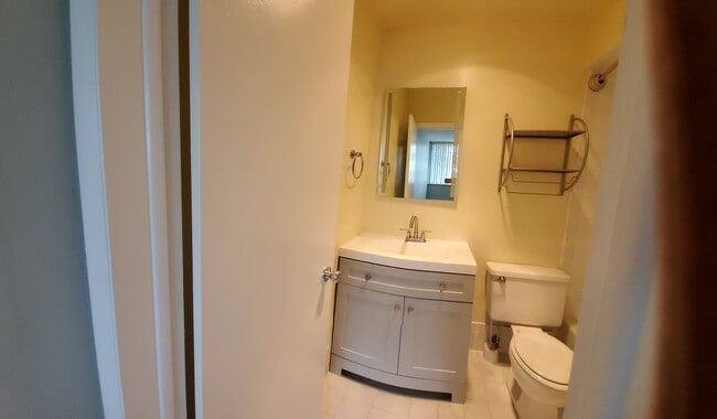 Building Photo - 1114 N 17th Ave