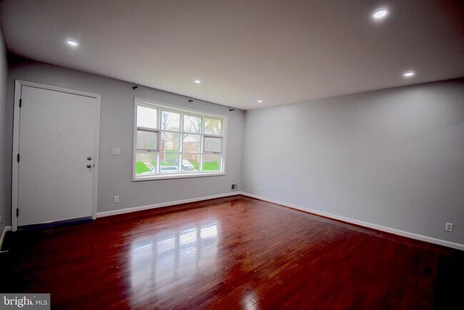 Foto del edificio - 14017 Adkins Rd