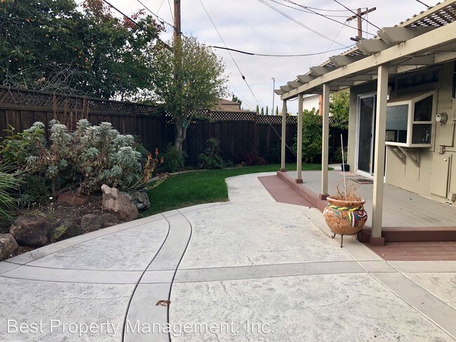 Building Photo - 3 br, 2 bath House - 388 Mayten Way