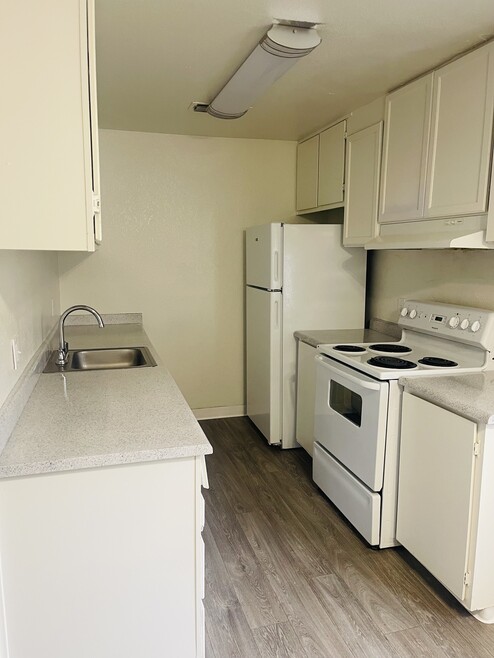 Building Photo - Rivercourt Apartments