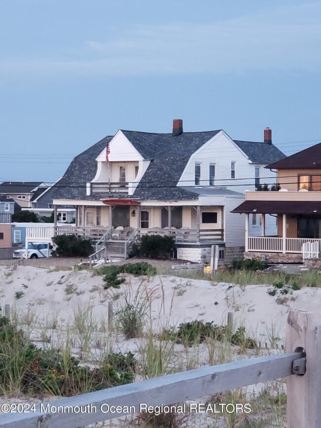 Building Photo - 301 N Ocean Ave