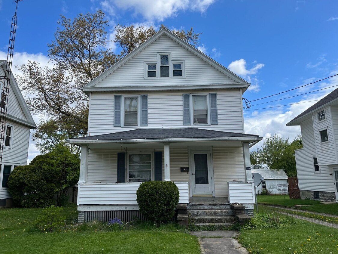 Primary Photo - Three Bedroom Near Brookside Park