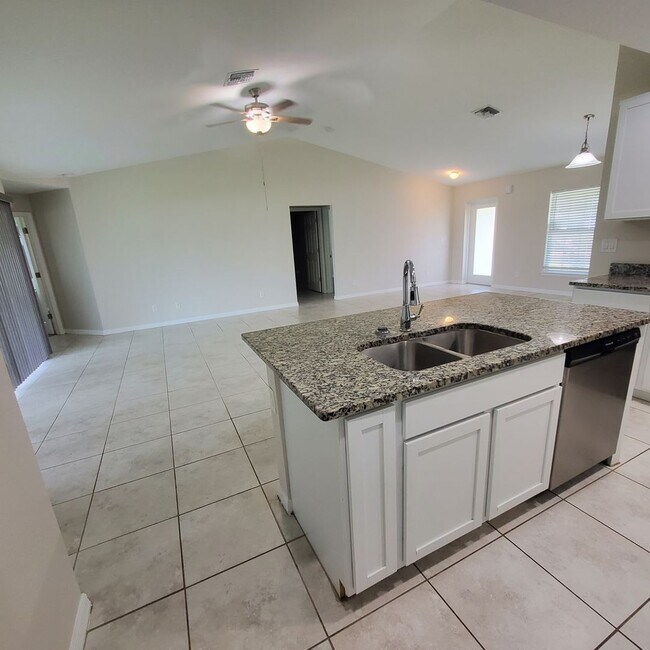 Foto del edificio - Coming Soon! 4 Bedroom 2 Bath Annual Rental in NW Cape!