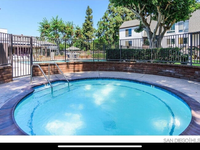 Building Photo - 8085 Caminito de Pizza