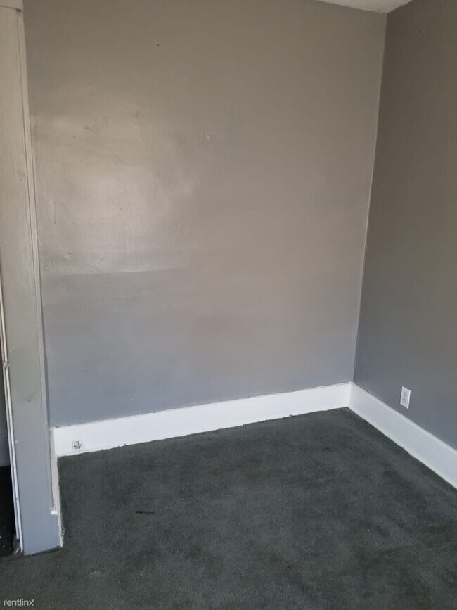 Building Photo - 2 br, 1 bath Duplex - 3777 Elmhurst St