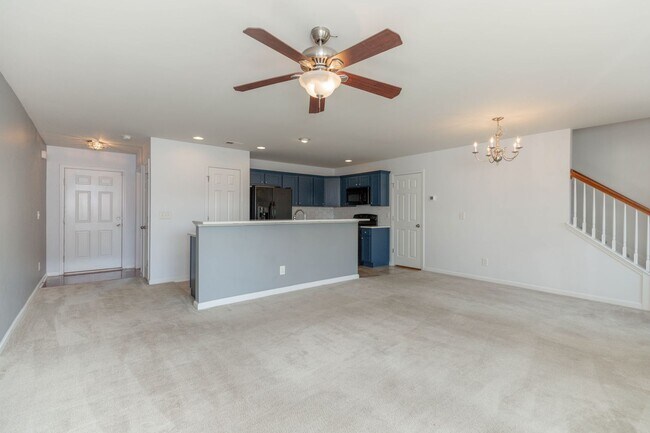 Foto del edificio - What a Deal! End-Unit Townhome in Beautifu...