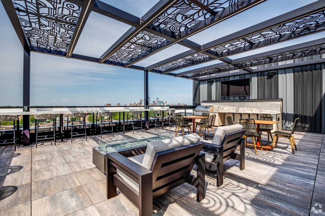 Deck Luxury Apartments