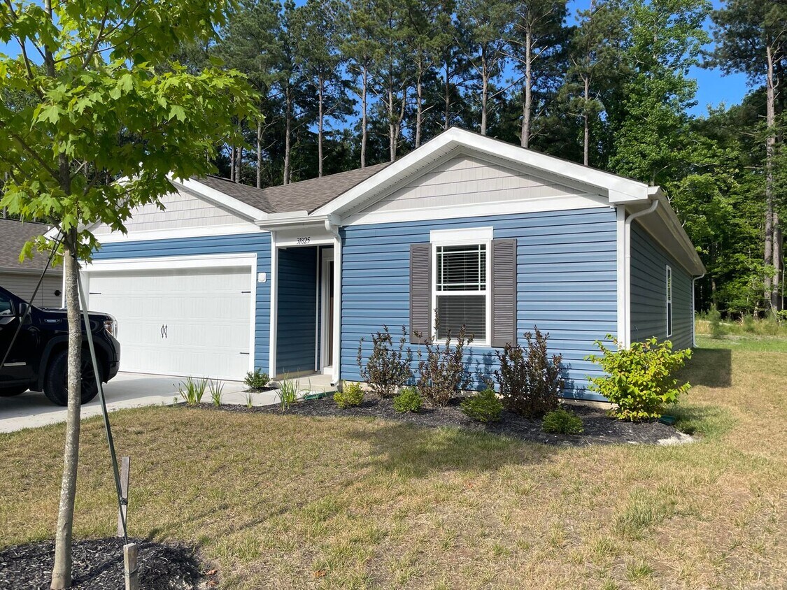 Primary Photo - Slingle level living, close to the beach, ...
