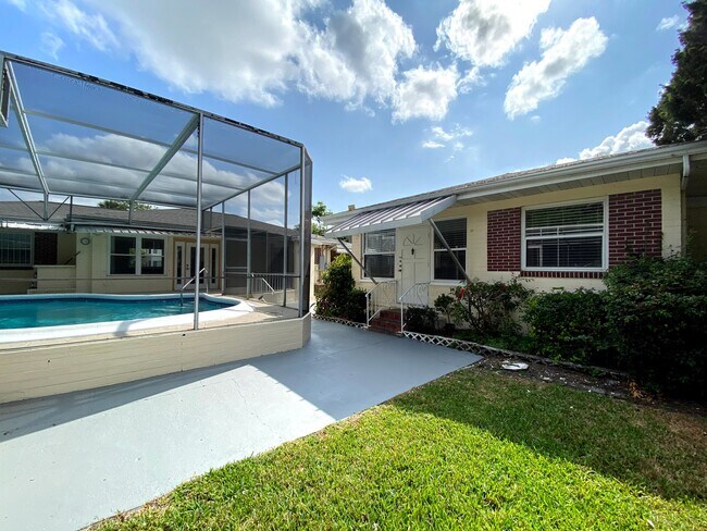 Building Photo - 623 Florida St