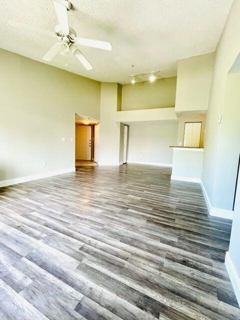 Foto del edificio - 1400 Crestwood Ct S