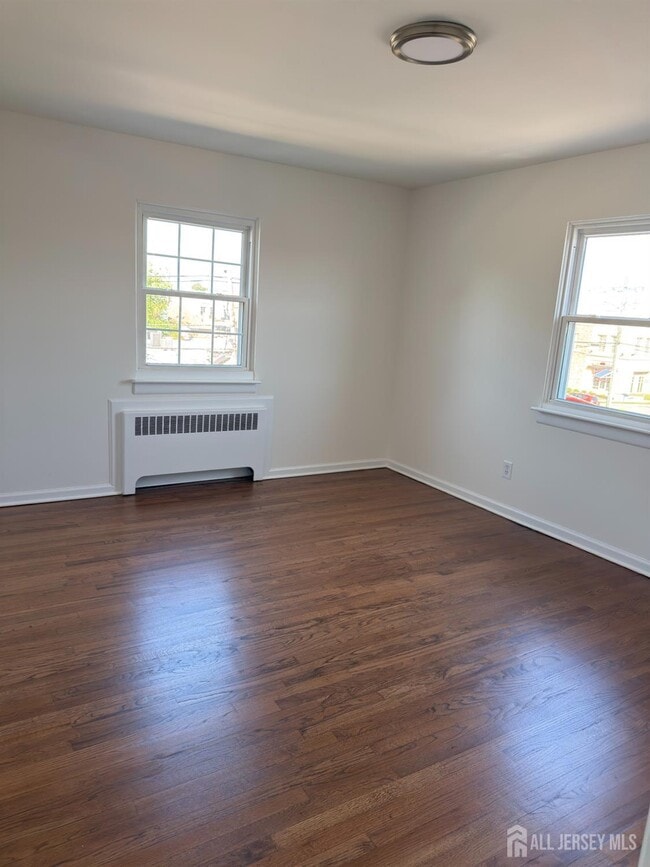 Building Photo - 260 Loring Ave