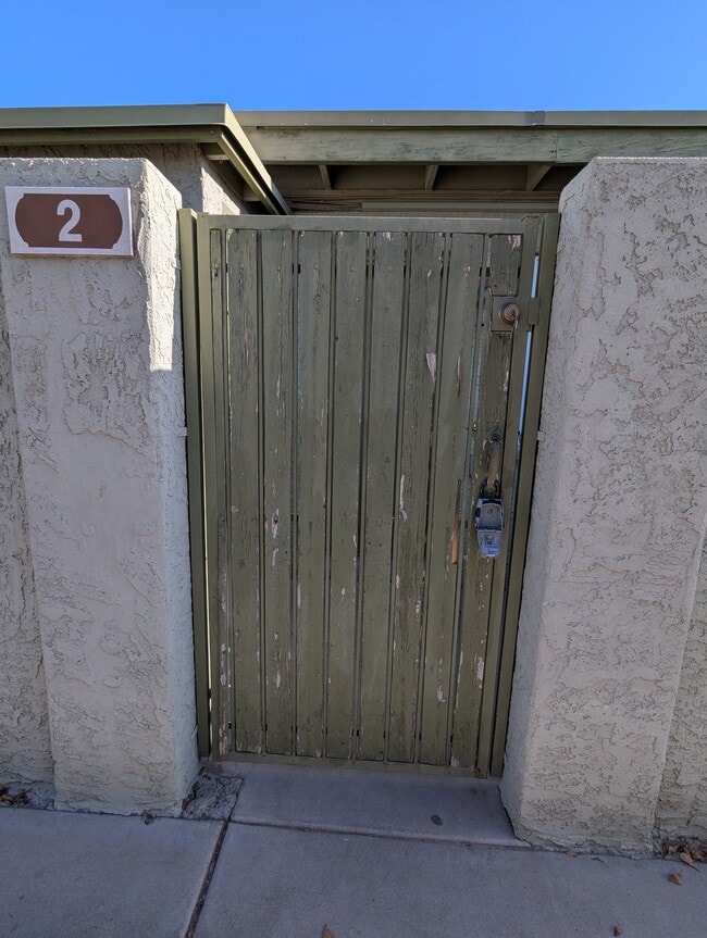 Building Photo - 1420 N Evergreen St