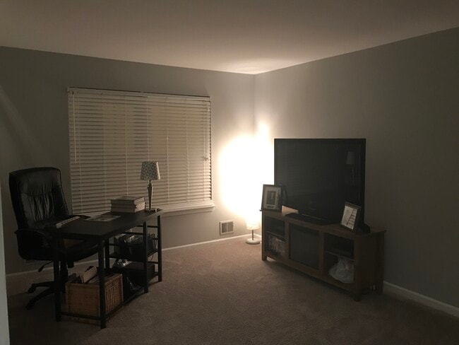 Photo - 49730 Plymouth Way Apartment