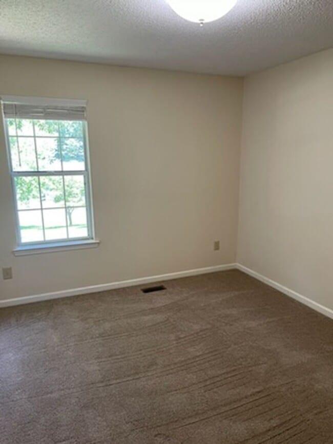 Building Photo - SINGLE FAMILY HOME