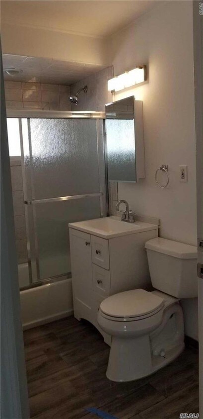 Foto del edificio - 10 Table Ln