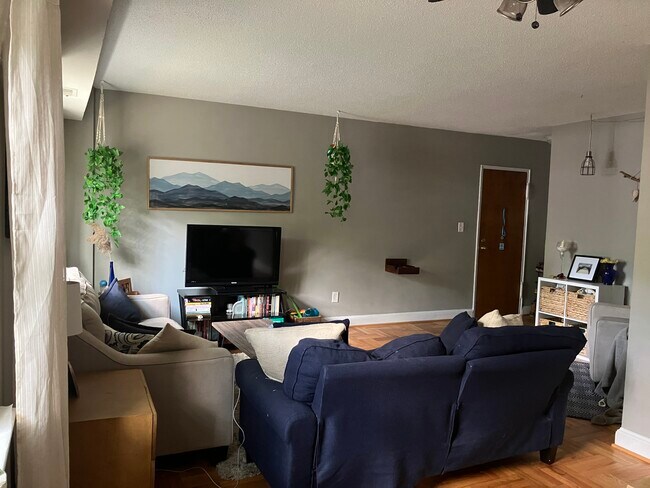 Living Room_2 - 1305 N Ode St