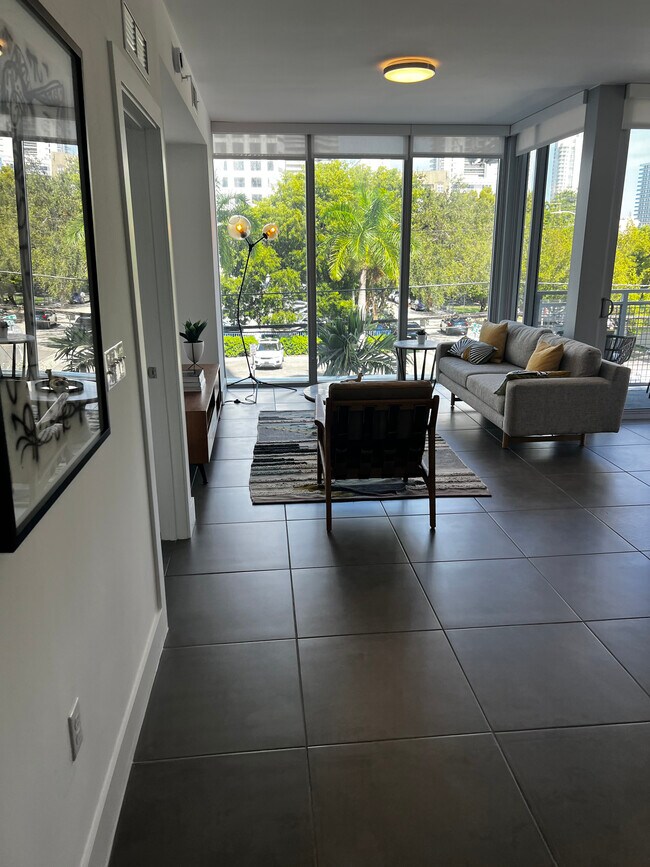 Foto del edificio - 215 NE 27th St