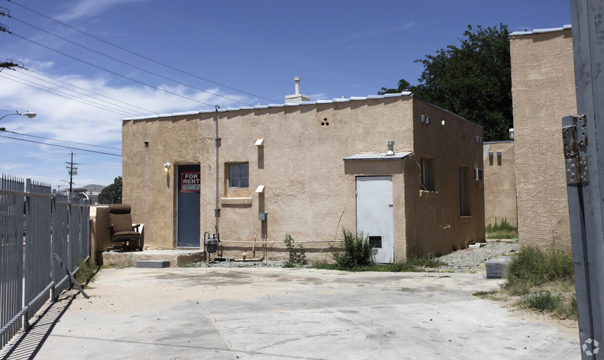 Primary Photo - 15405-15415 Hesperia Rd