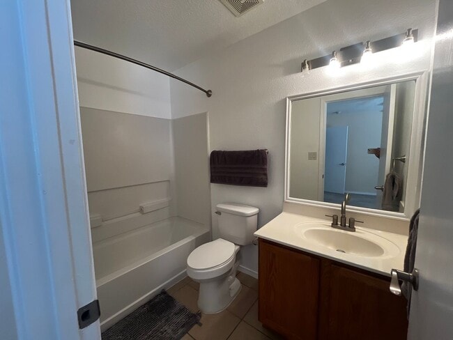 Building Photo - COMING SOON! Charming 2 Bedroom 2 Bathroom...