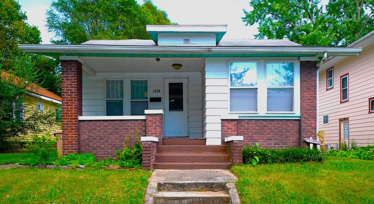 Primary Photo - 1114 Clover St