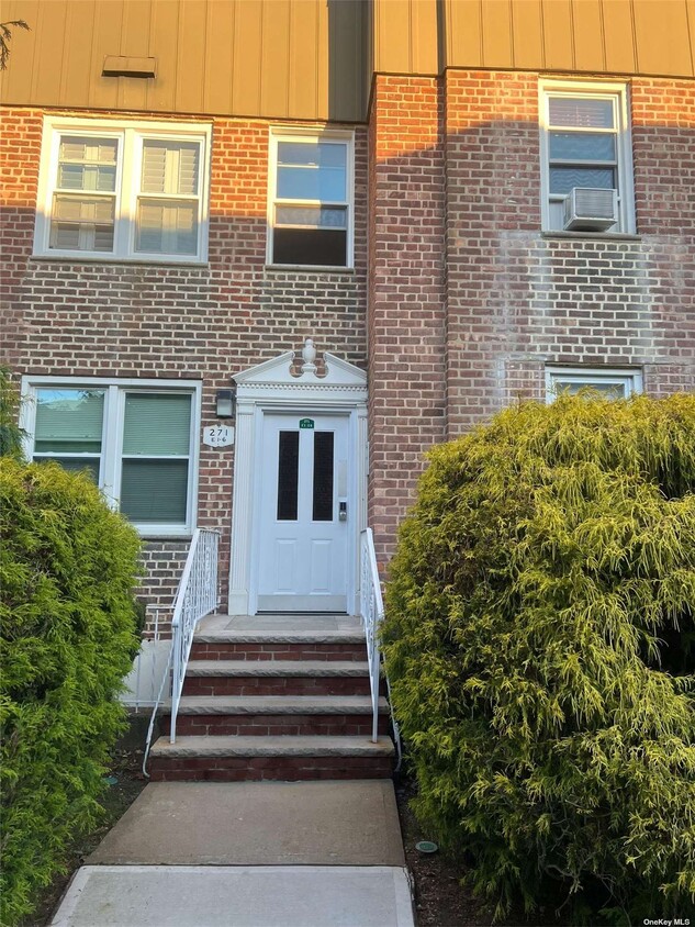 Primary Photo - 271 Cedarhurst Ave