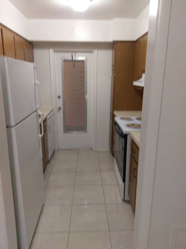 Building Photo - 4320-4332 SW 6th St