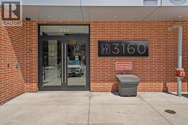 Building Photo - 3180 Meadowbrook Ln