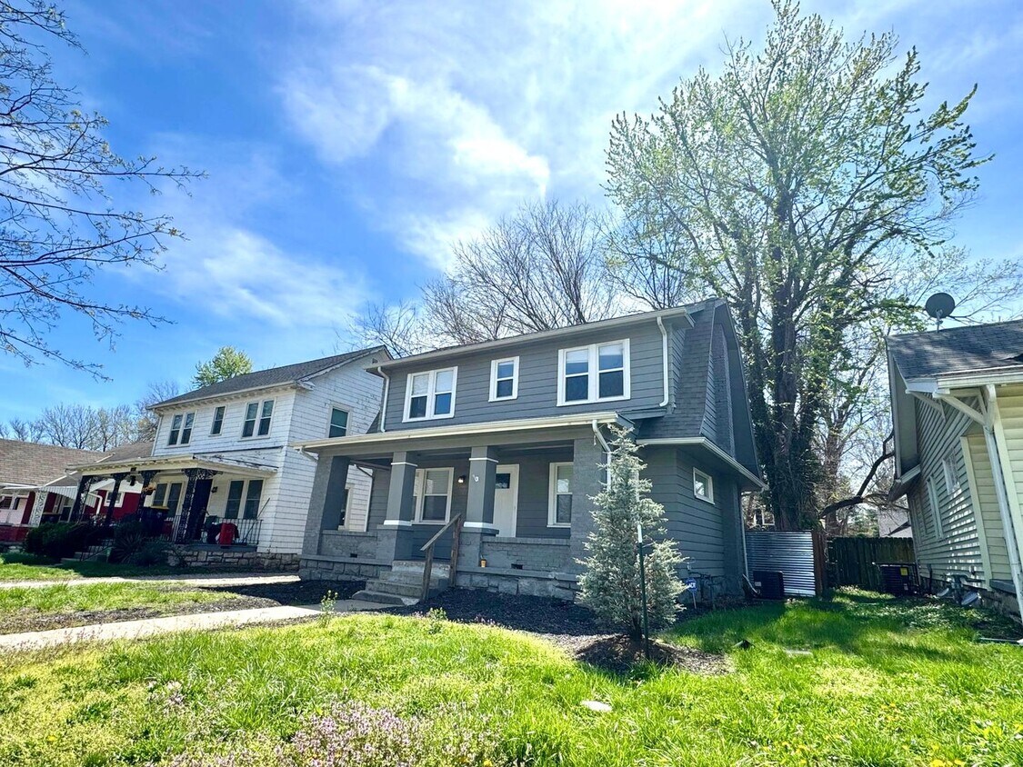 Primary Photo - Spacious 3 Bedroom Home