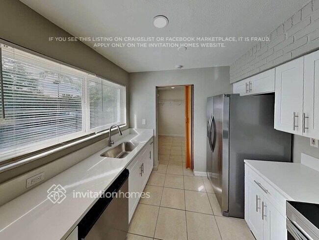 Foto del edificio - 1230 NW 176th Terrace