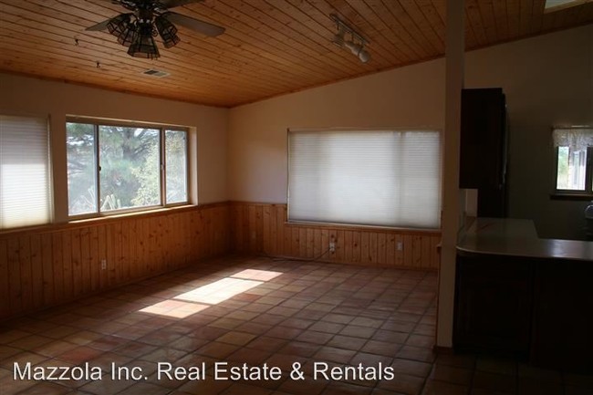 Building Photo - 3 br, 2 bath House - 1144 Mountain Valley