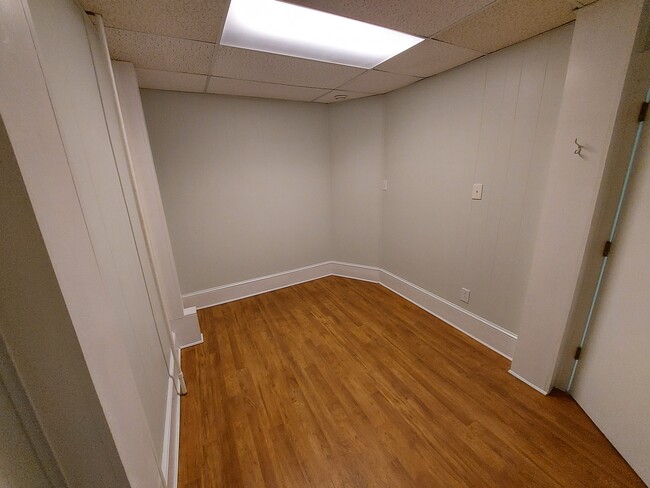 Building Photo - 305 N Division St
