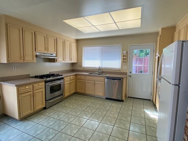 Building Photo - Must See to Appreciate this Spacious 4 Bedroom  Bath Home in San Jose