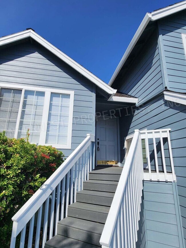 Building Photo - 4+ Bedroom Tigard Home With a Beautiful Vi...