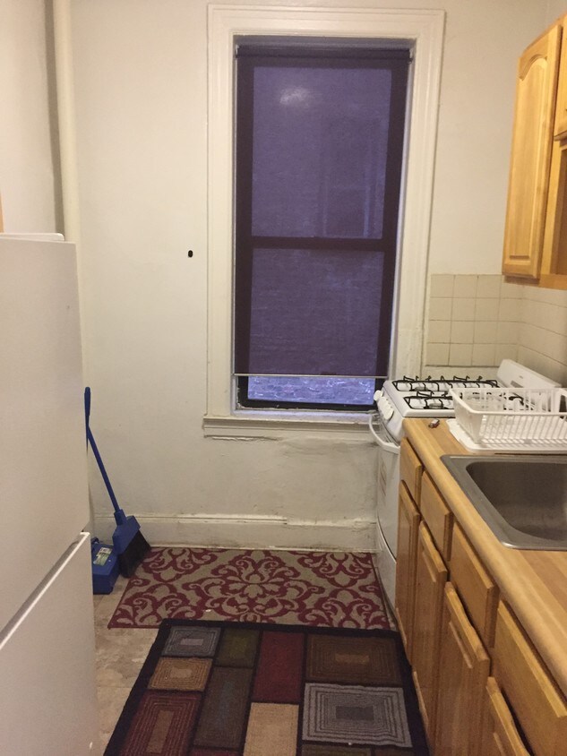 Primary Photo - Lovely 1 Bedroom in Sunnyside, Queens