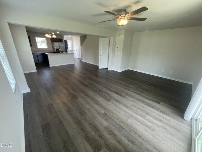 Building Photo - 1100 Peony Ln