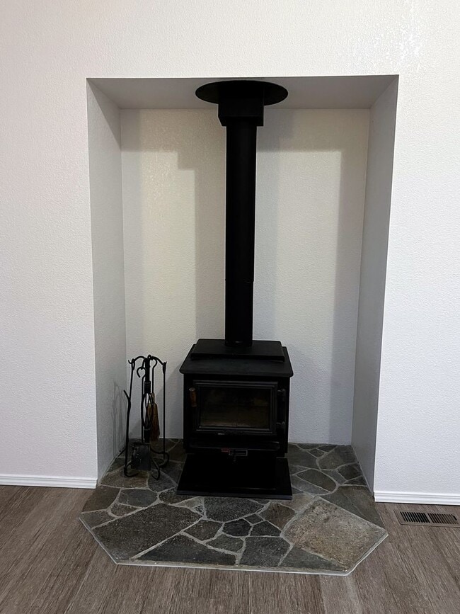 Building Photo - Poulsbo area home.