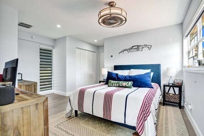 Building Photo - Riverland Road, Fort Lauderdale, FL 33312 - 5 BR 2 BA single-family home