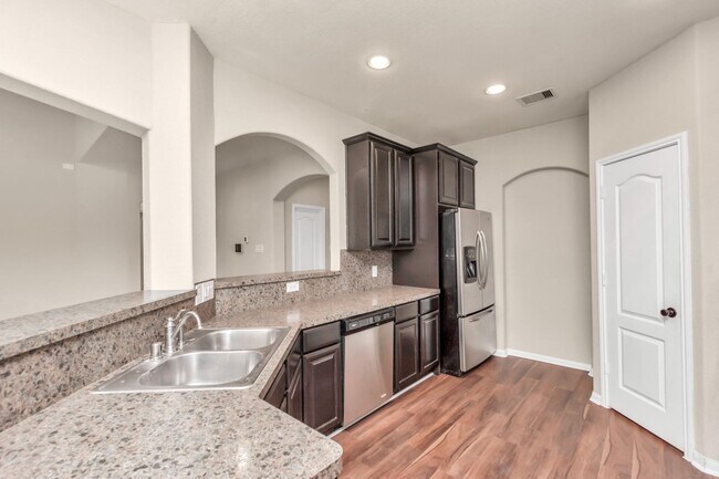 Foto del edificio - 13930 Goodridge Dr