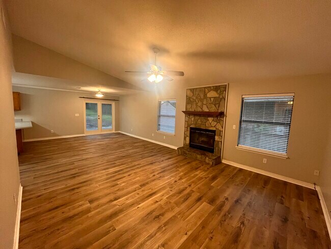 Foto del edificio - 310 Fairwood Dr