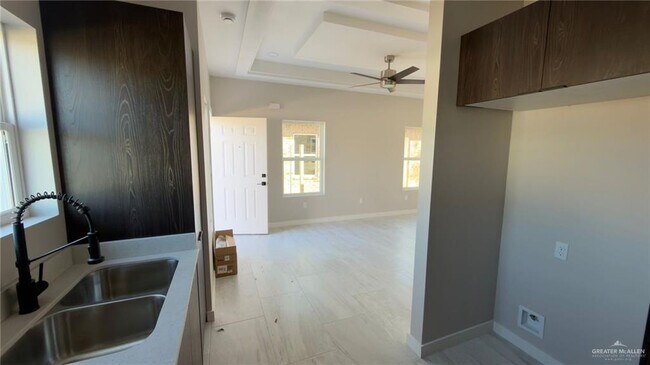 Building Photo - 16 Paola St