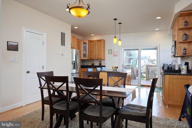 Building Photo - 324 Varnum St NW