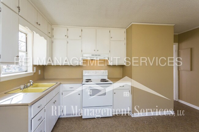 Building Photo - 2905 Valleyview Cir