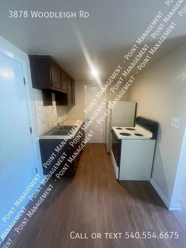 Building Photo - Lower Level 1 Bed 1 Bath Apartment