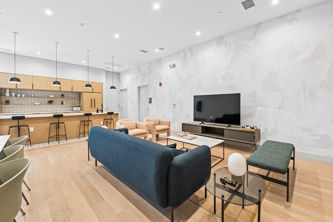 Building Photo - CMPND 26 Van Reipen