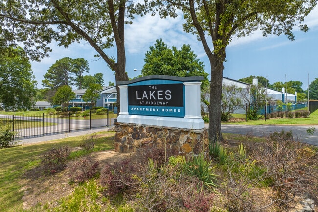 Building Photo - Lakes at Ridgeway
