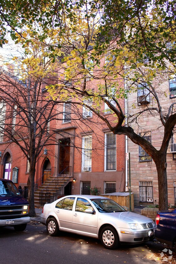 Building Photo - 133 Henry St