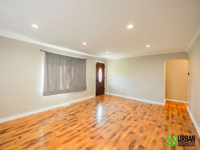 Building Photo - 3104 W Heroy Ave