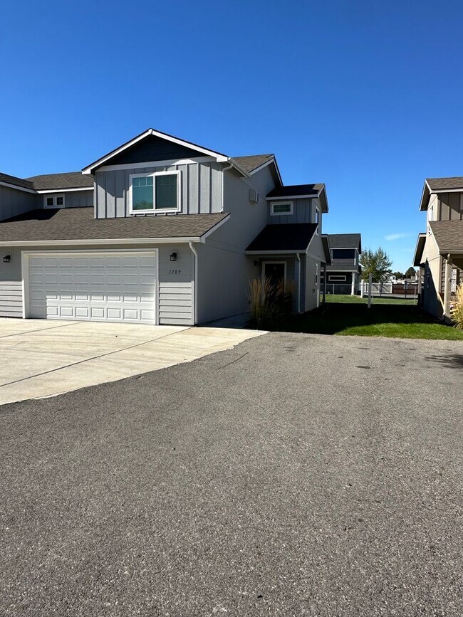 Building Photo - 1107 N Manifold Ln