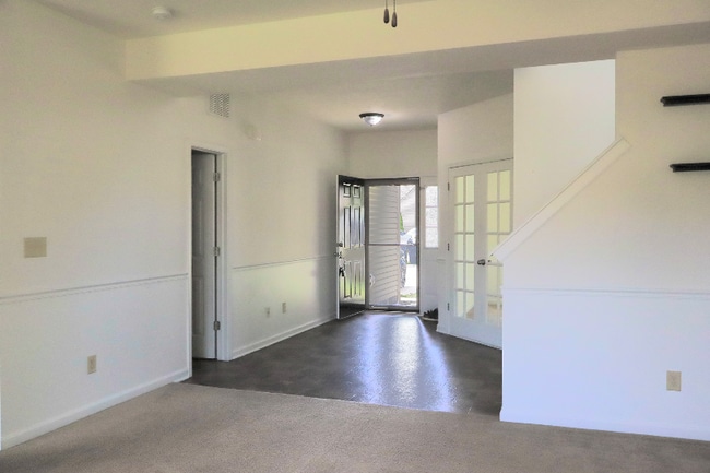 Foto del edificio - 6215 Enclave Blvd